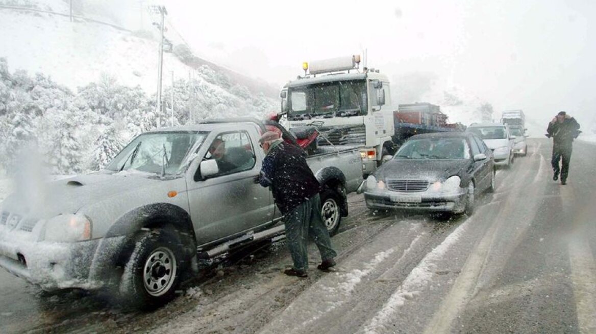 Freezing weather hits Greece (photos-videos)