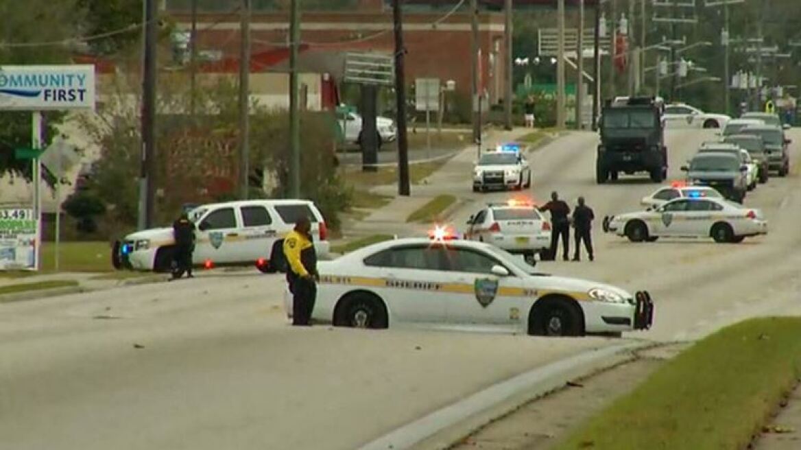 Φλόριντα: Παραδόθηκε ο οπλισμένος άνδρας που κρατούσε ομήρους σε τράπεζα