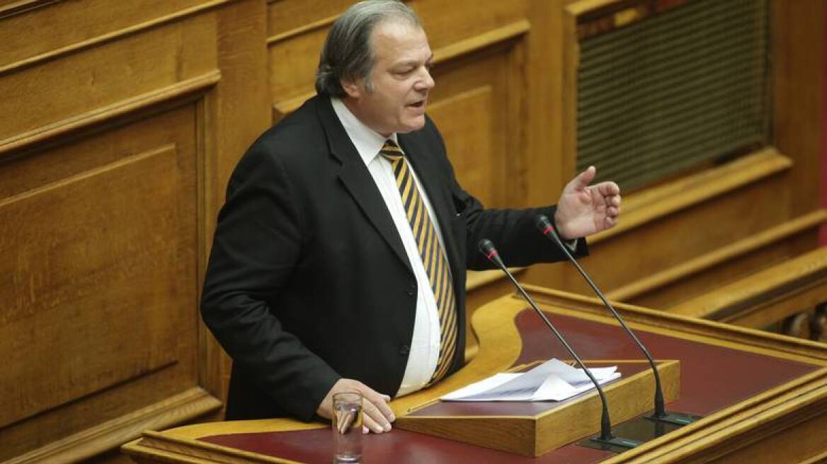 Νέες ομοφοβικές δηλώσεις από τον Κατσίκη: Μπορεί ένας γκέι να είναι μπέιμπι σίτερ;