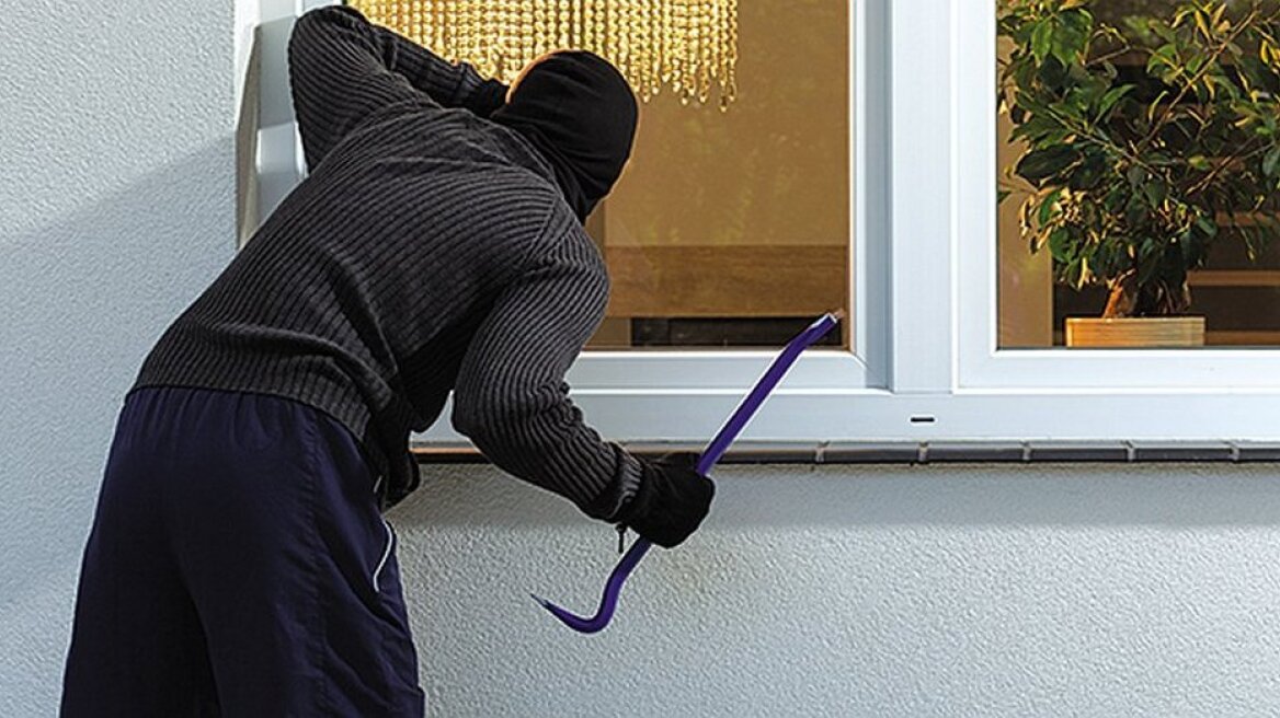 Ναύπακος: Διαρρήκτες «σήκωσαν» κοσμήματα αξίας 8.000 ευρώ