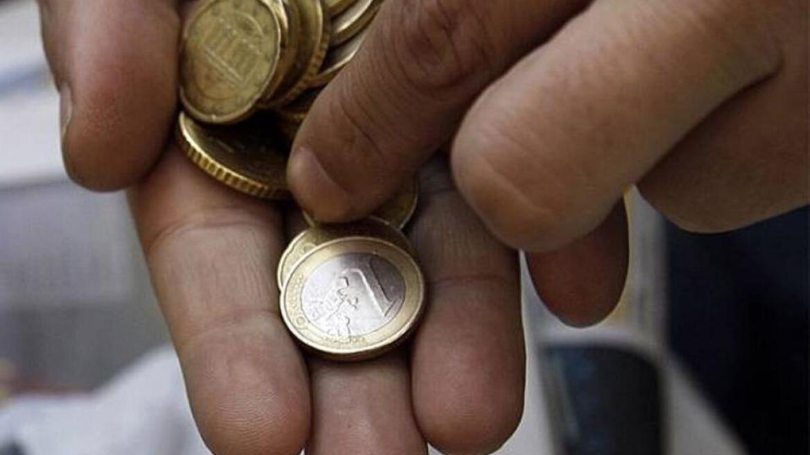 Οι Έλληνες προτιμούν να πληρώνουν με κέρματα μετά τα capital control