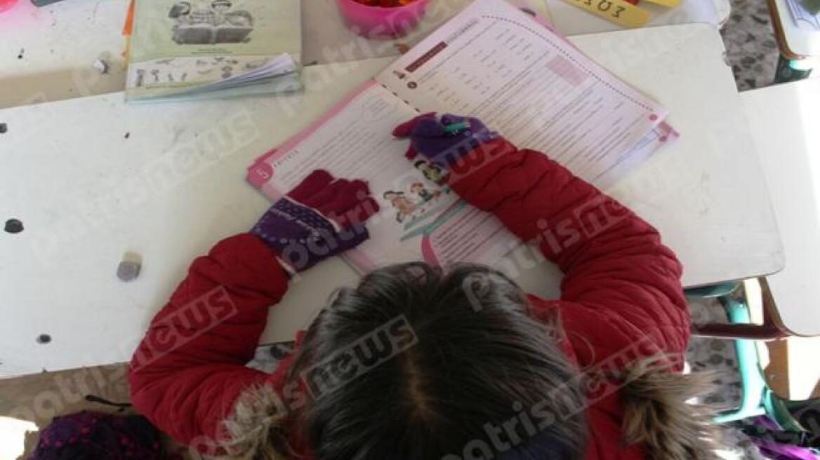 Ορεινή Ηλεία: Κάνουν μάθημα φορώντας μπουφάν και γάντια 