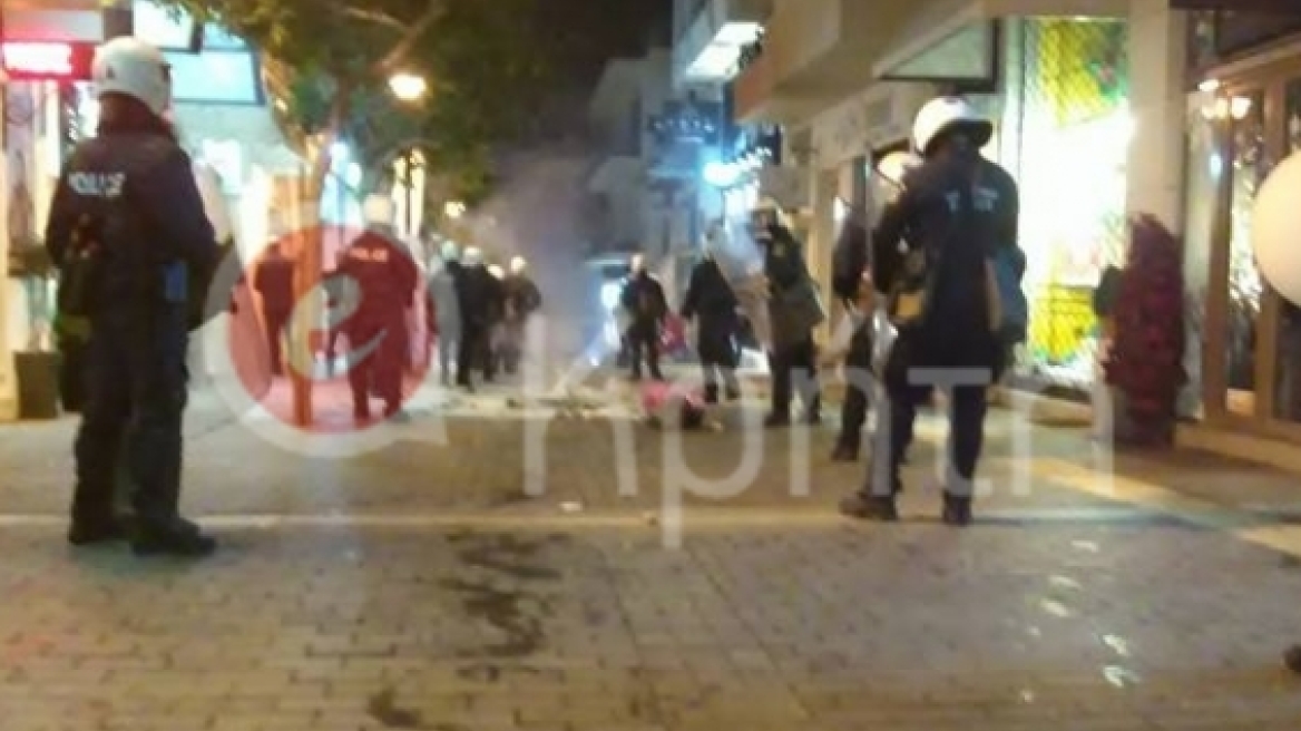 Συγκρούσεις μεταξύ κουκουλοφόρων και αστυνομίας στη Θεσσαλονίκη