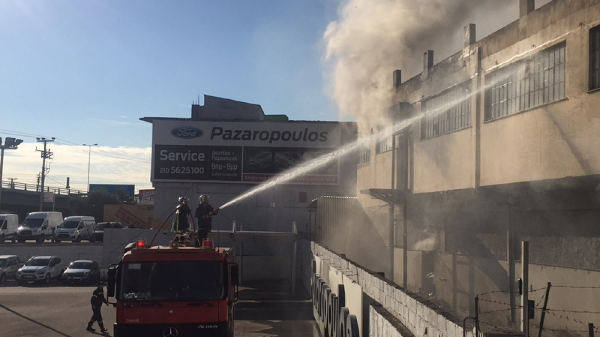 Fire in 3-storey fabrics building in Athens (photos-video)