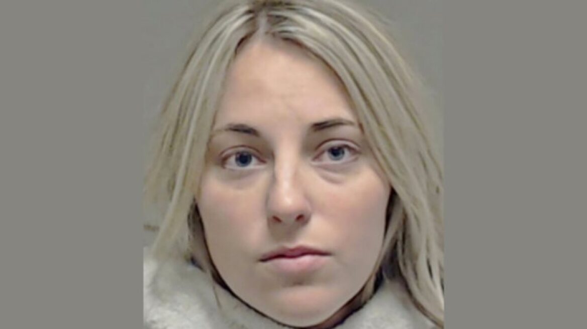 Young teacher had sex with teen student on bench