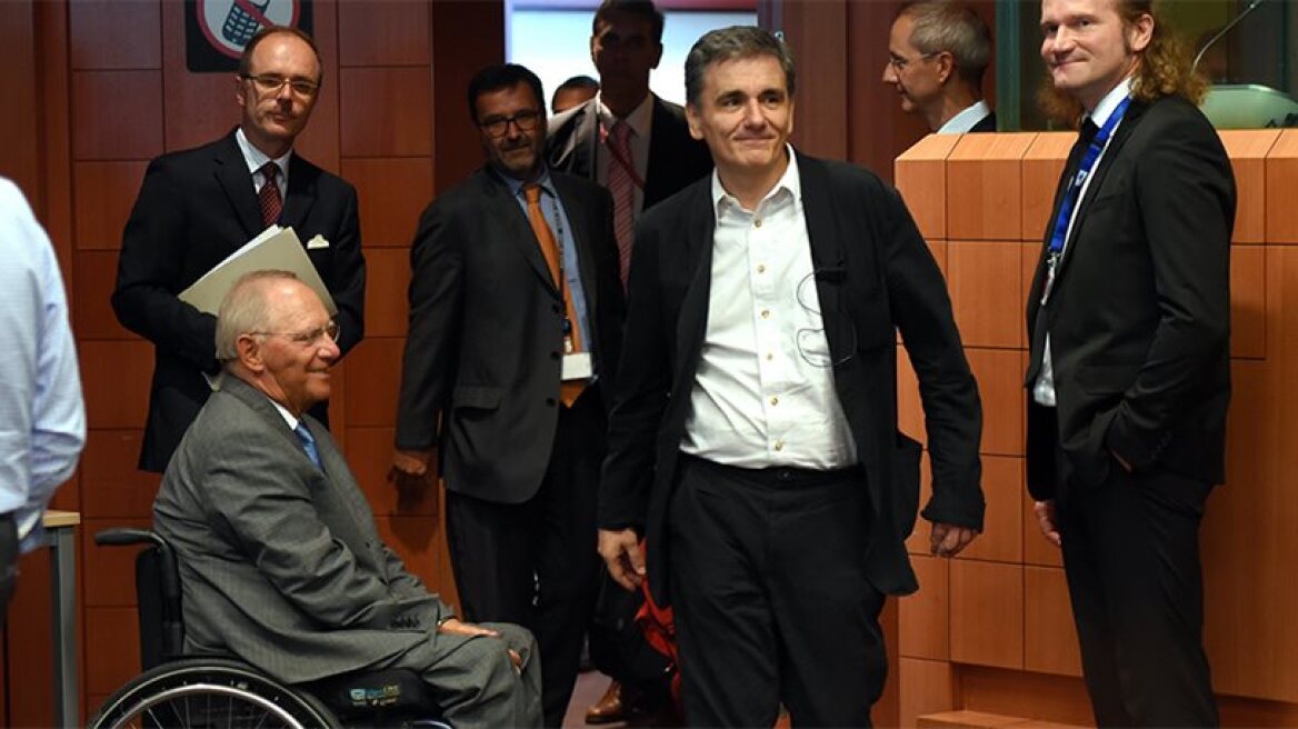 Greek governmebnt seeks political solution to GDP surplus impasse