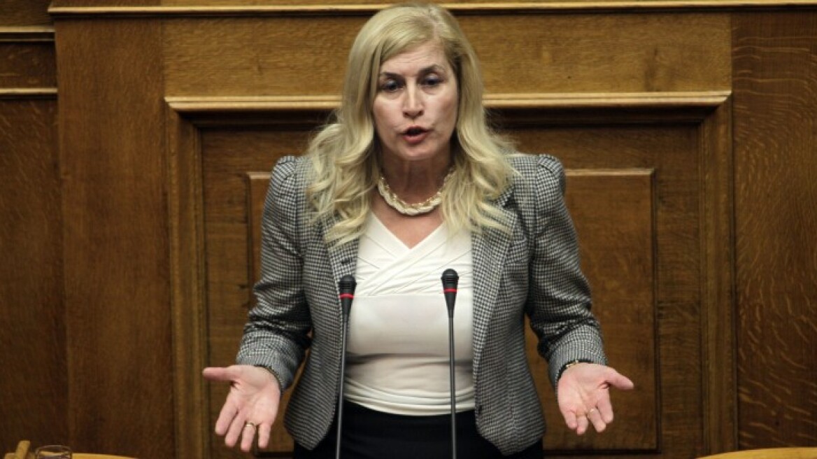 Συζήτηση για τον προϋπολογισμό: Ούτε οι βουλευτές του ΣΥΡΙΖΑ δεν χειροκρότησαν την Αυλωνίτου