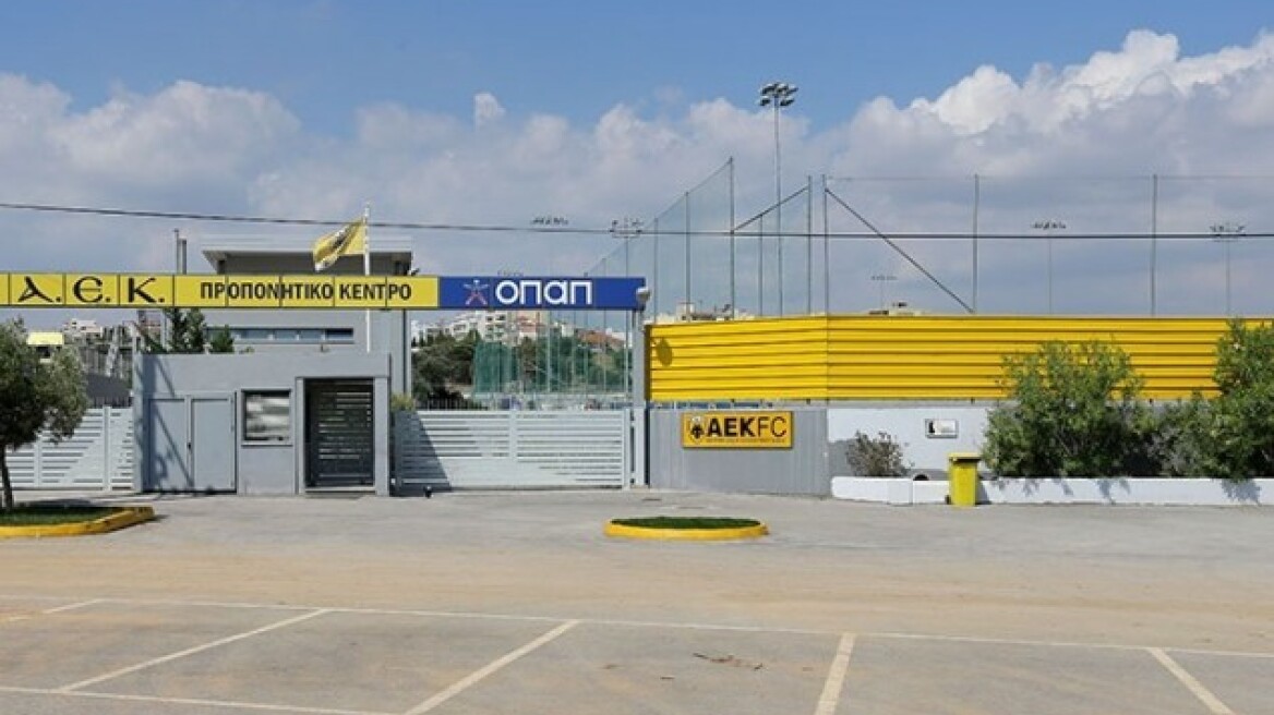 Επίσκεψη οπαδών της ΑΕΚ στα Σπάτα!