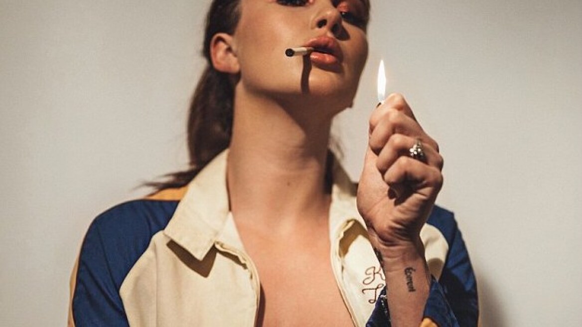 Sexy Ireland Baldwin and the cigarette (photo-video)