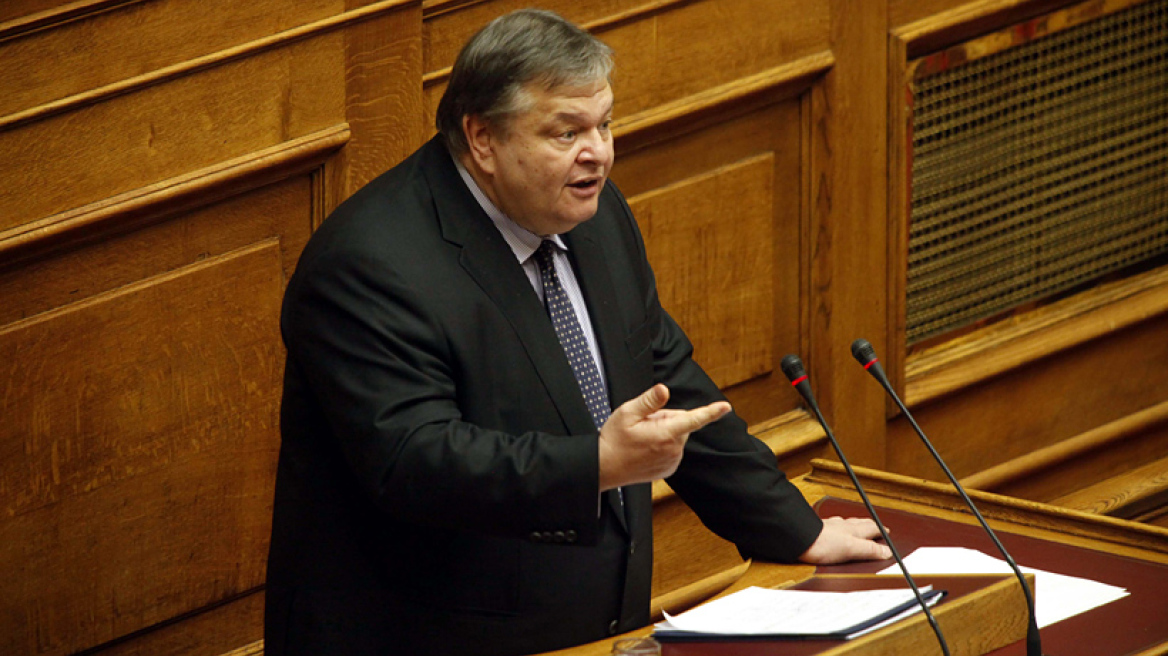 Βενιζέλος: Ψίχουλα μιας εθνικής ήττας οι παροχές Τσίπρα