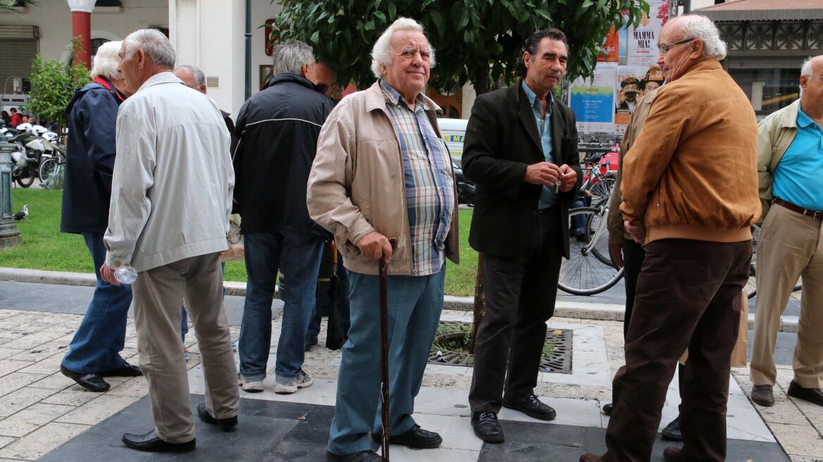 Διοικητής ΙΚΑ: Ακατάσχετη και αφορολόγητη η μισή 13η σύνταξη που μοίρασε η κυβέρνηση