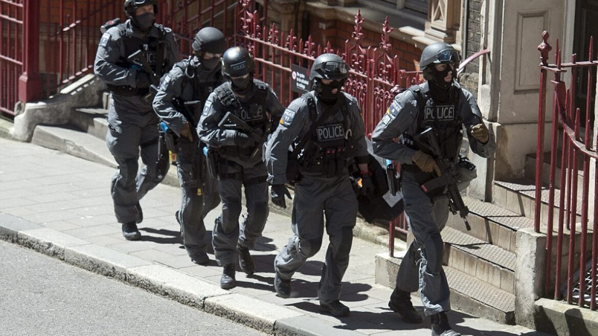 Βρετανία: Έξι συλλήψεις υπόπτων για τρομοκρατική επίθεση