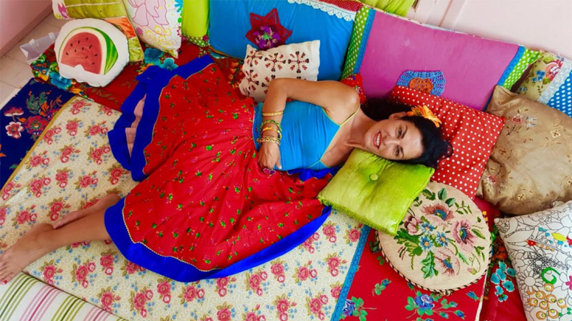 Η Ελένη Ψυχούλη και οι πρωτότυπες... σταυροβελονιές της 