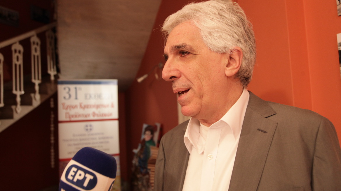 Σάλος από τις δηλώσεις Παρασκευόπουλου για Χρυσή Αυγή και κάψιμο σημαίας