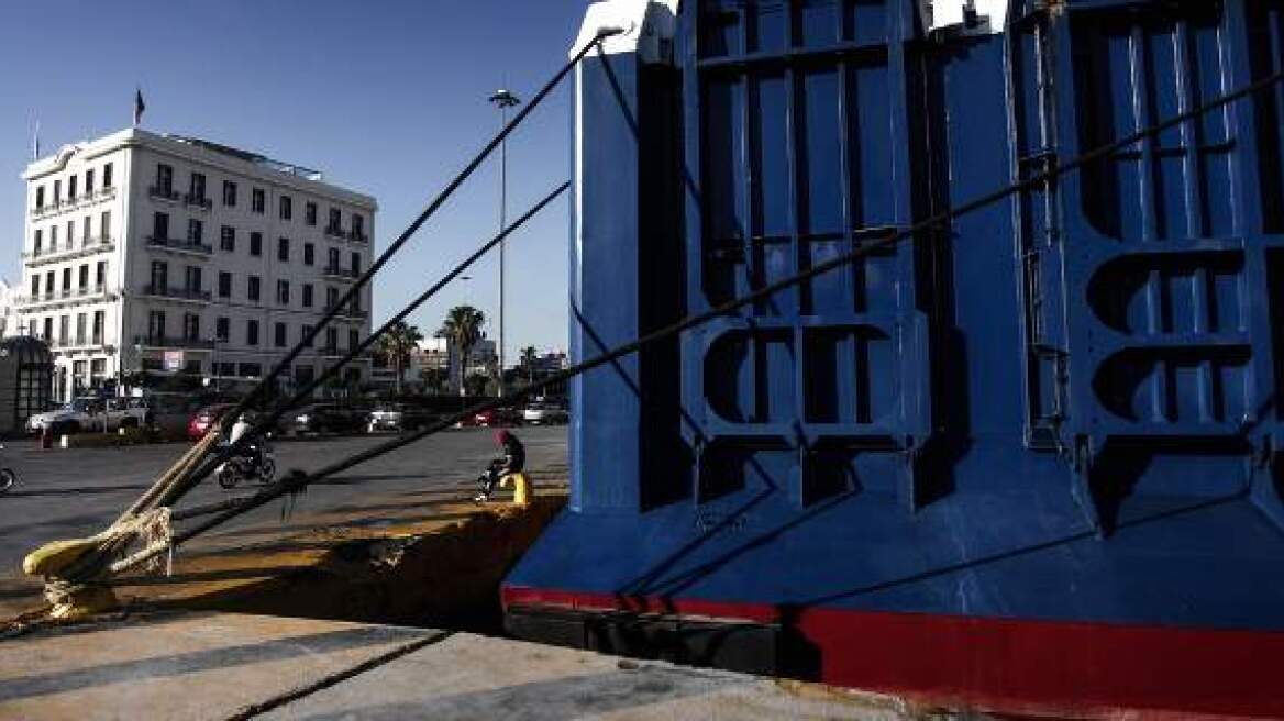 Πήγε να φορτώσει οπλοστάσιο στο πλοίο της γραμμής