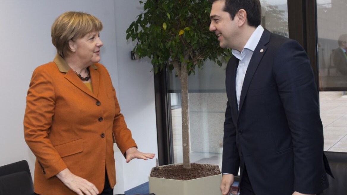 Πολιτική λύση για να αποφύγει νέα μέτρα ή εκλογές αναζητά ο Τσίπρας