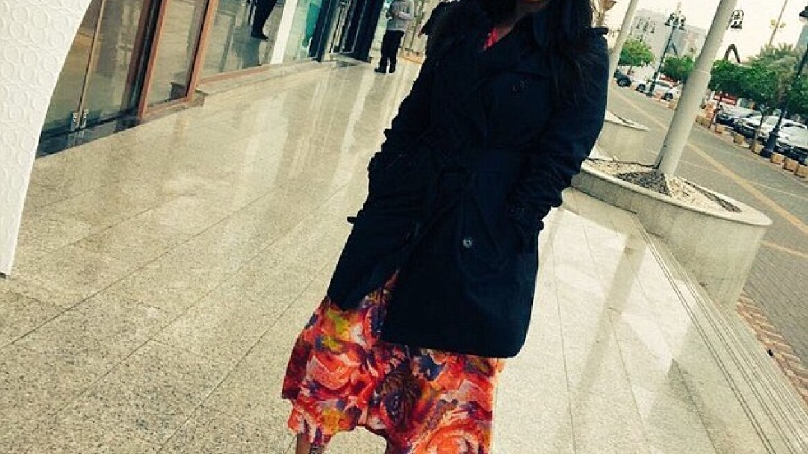 Σαουδική Αραβία: Συνελήφθη γυναίκα που φωτογραφήθηκε χωρίς χιτζάμπ