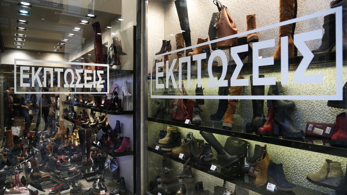 Ενδιάμεσες εκπτώσεις: Ανοιχτά έως και δύο Κυριακές τα καταστήματα