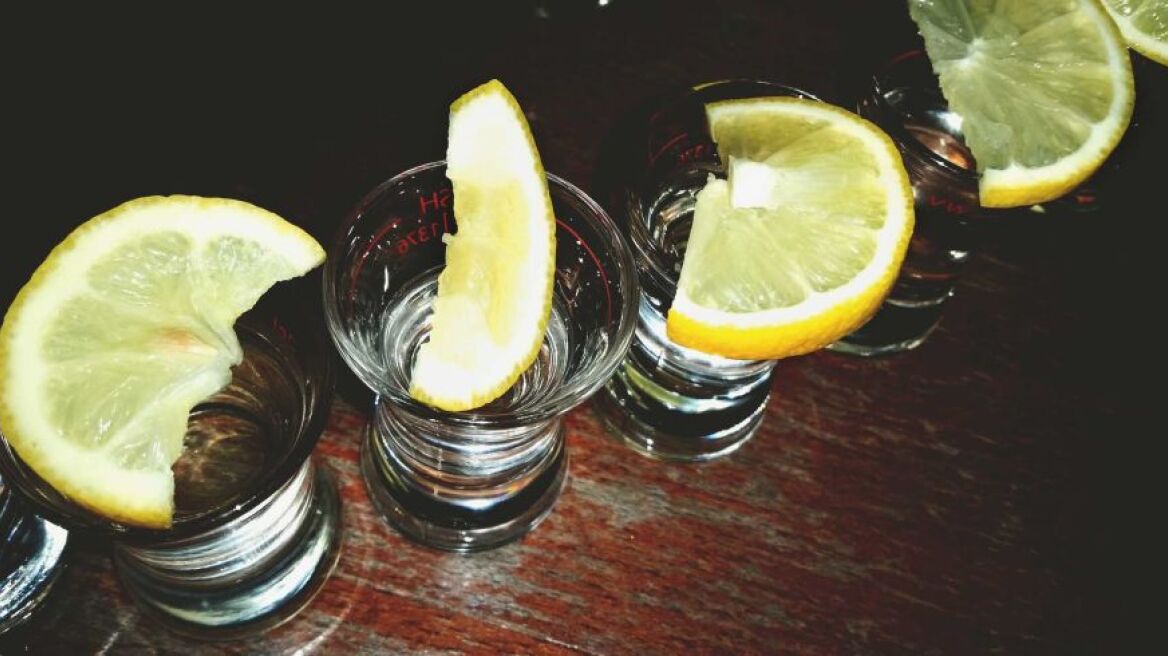 Η φλούδα λεμονιού στο ποτό σου δεν είναι τόσο «αθώα»