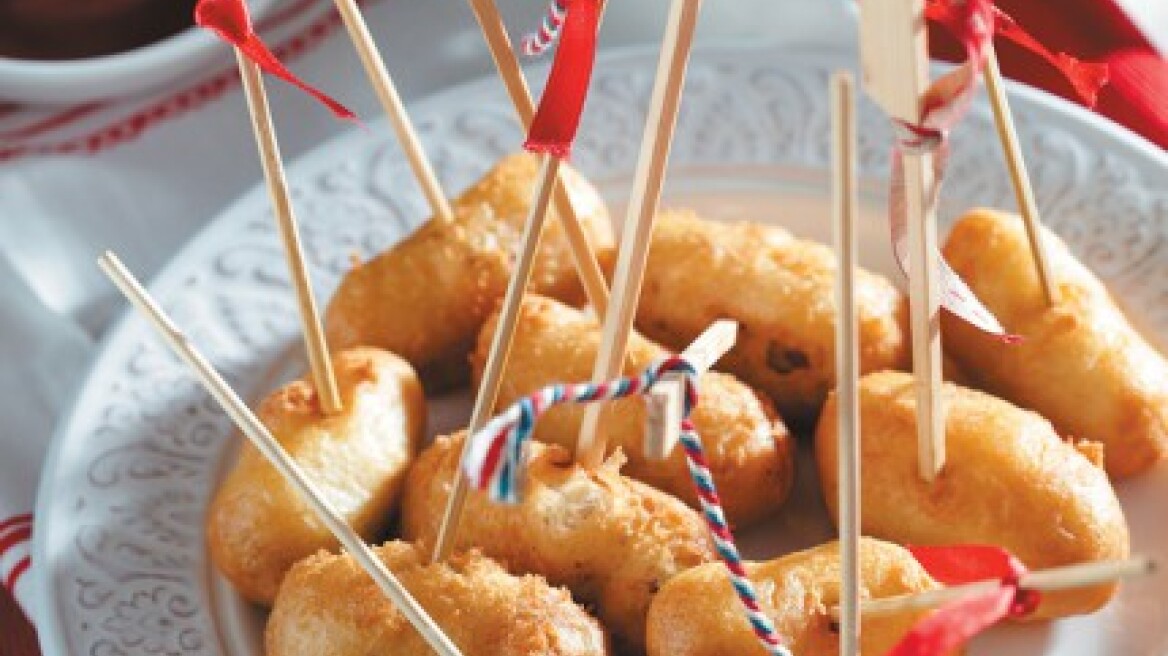 Μίνι hot dogs σε καλαμάκι