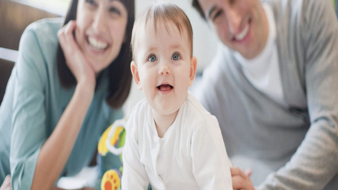 Νέα έρευνα: Μόλις ένα χρόνο κρατά η χαρά των νέων γονιών