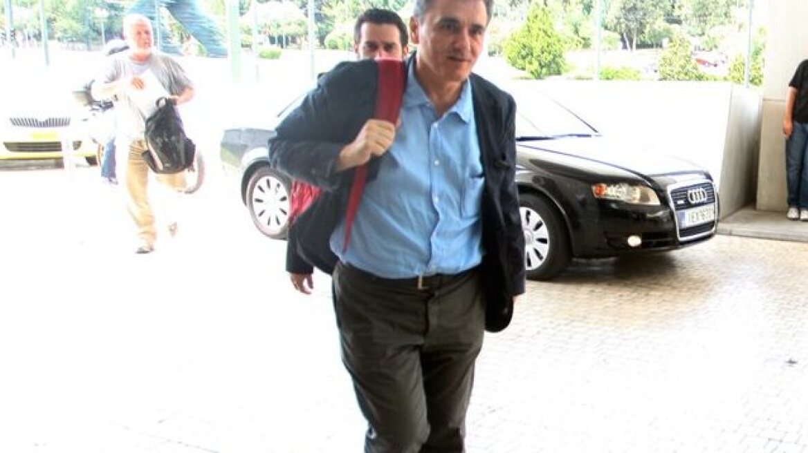 Talks between Greece and Troika to resume Tuesday