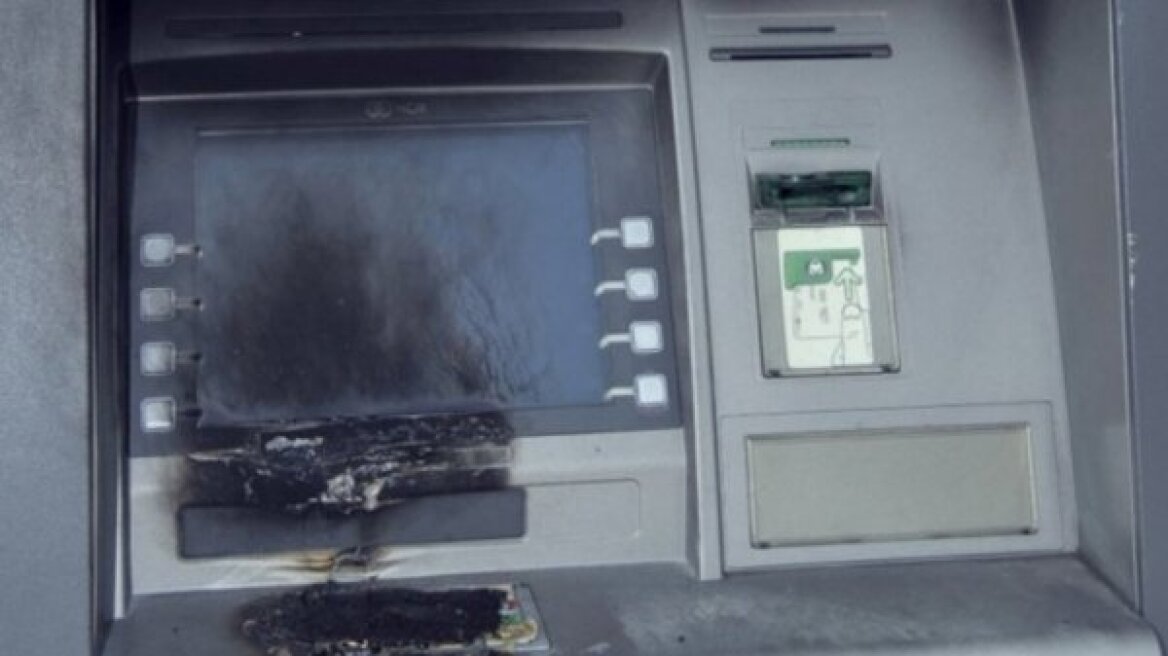 Άγνωστοι πυρπόλησαν ΑΤΜ στη Θεσσαλονίκη 
