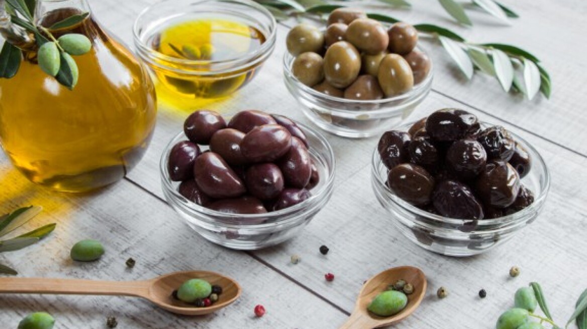 Πώς θα φτιάξετε τις καλύτερες ελιές στο σπίτι