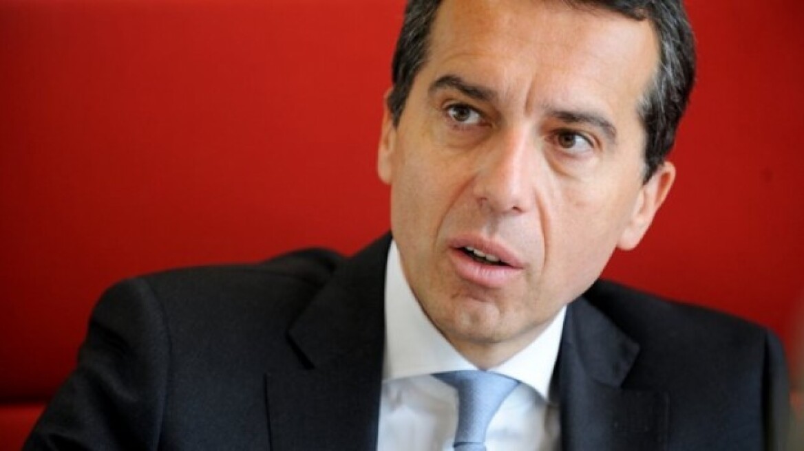 Καγκελάριος Αυστρίας: Θετικό το κλείσιμο της Βαλκανικής οδού για τους πρόσφυγες