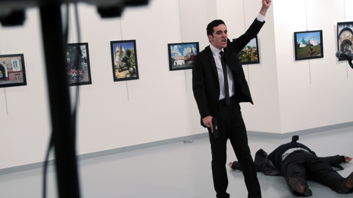 Ρώσοι ειδικοί εξετάζουν το τηλέφωνο του δολοφόνου του Ρώσου πρέσβη