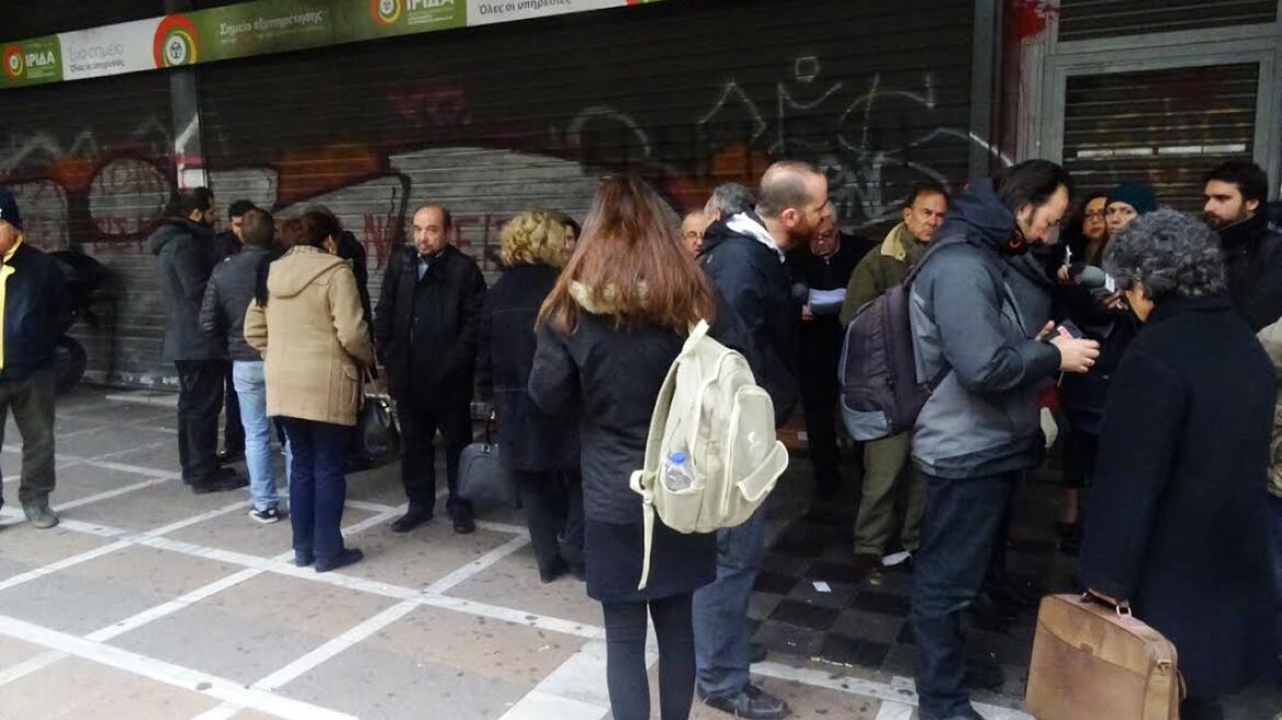 Στους δρόμους οι νοσοκομειακοί γιατροί 