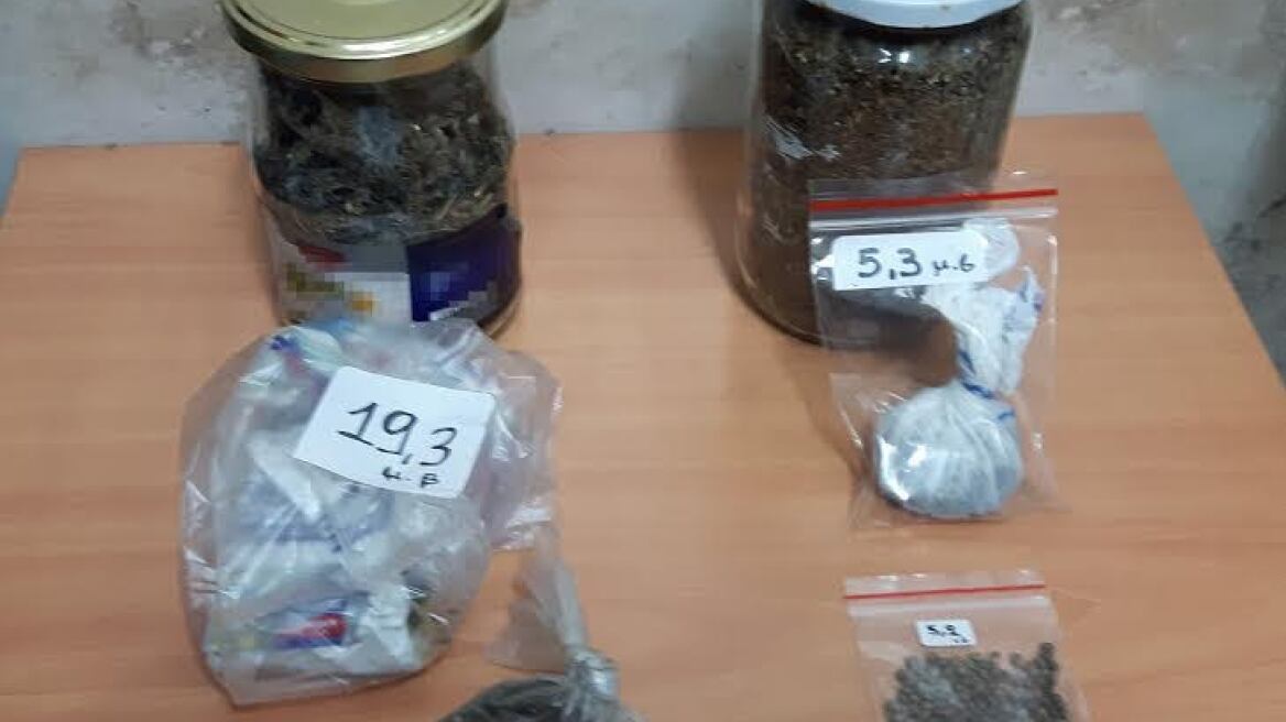 Στόλιζε το χασίς σε βάζα ένας 43χρονος στη Δράμα
