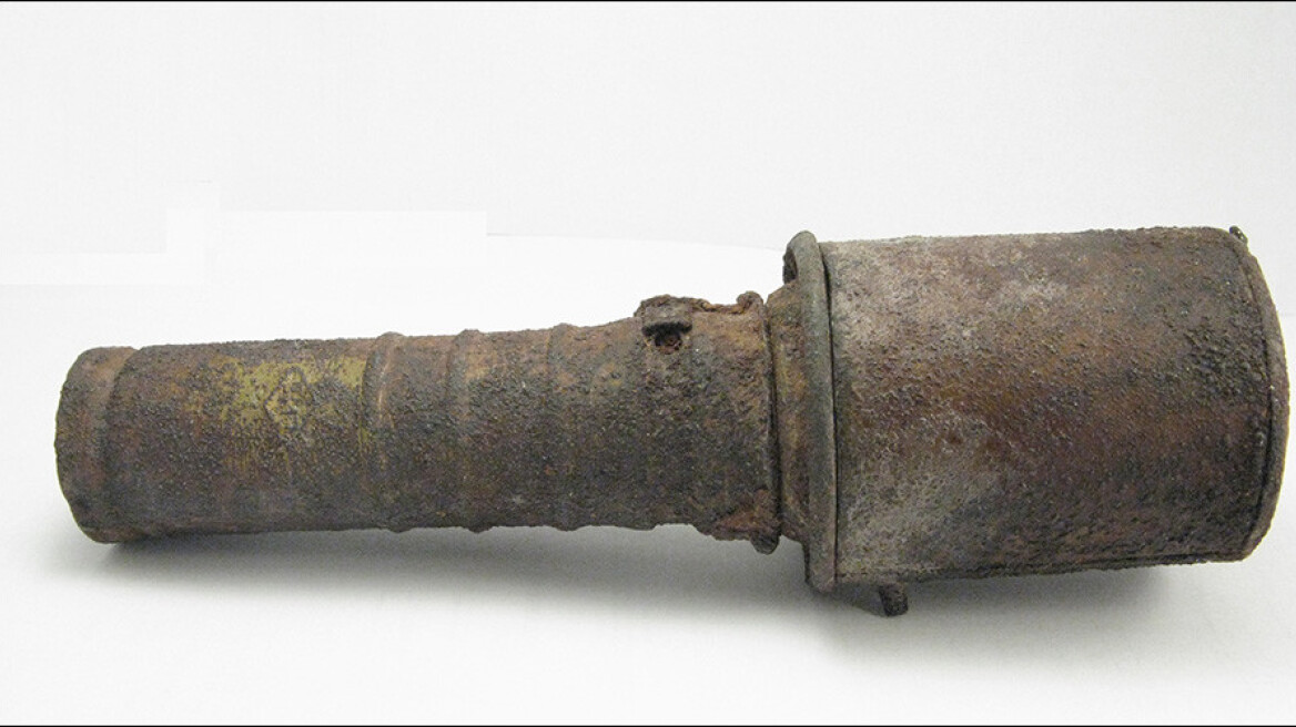 Απίστευτο: Κινέζος έσπαγε καρύδια εδώ και 25 χρόνια με μία χειροβομβίδα!