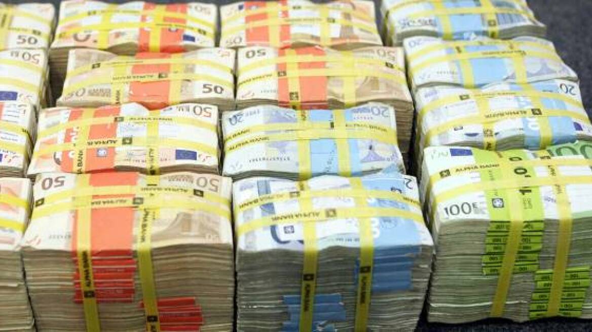 Αυξάνονται σταθερά οι τραπεζικές καταθέσεις