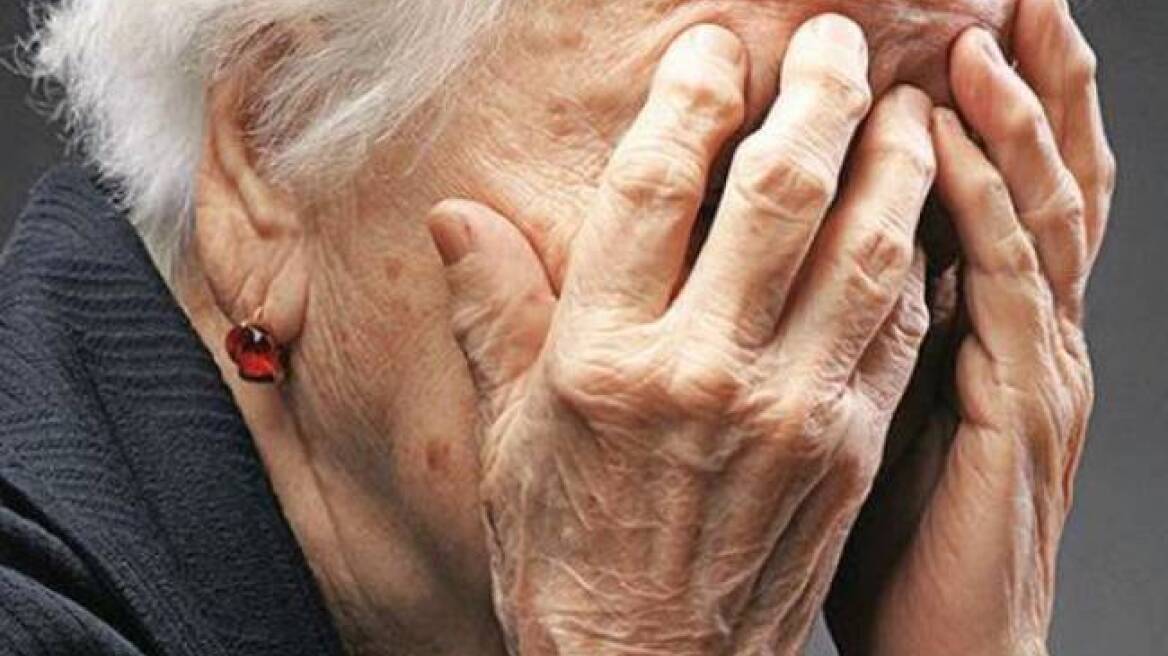 Αγρίνιο: Μυστηριώδης επίθεση με πορτοκάλια και ξύλο σε γριούλα