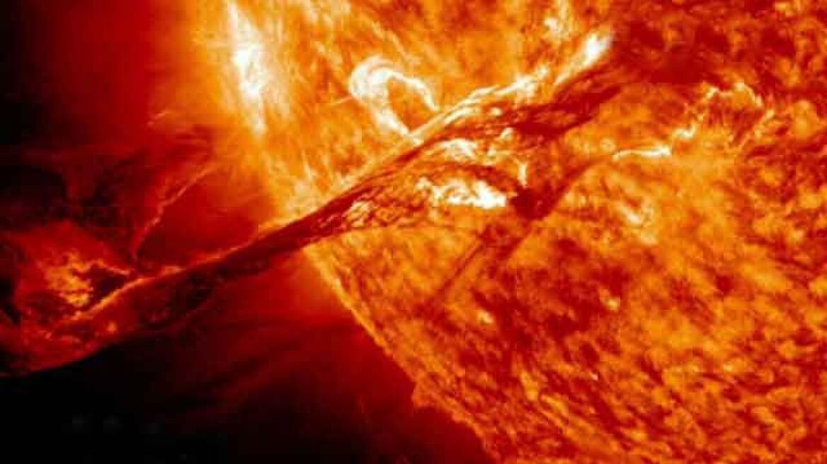 Could Christmas solar storm kill all power? (video)