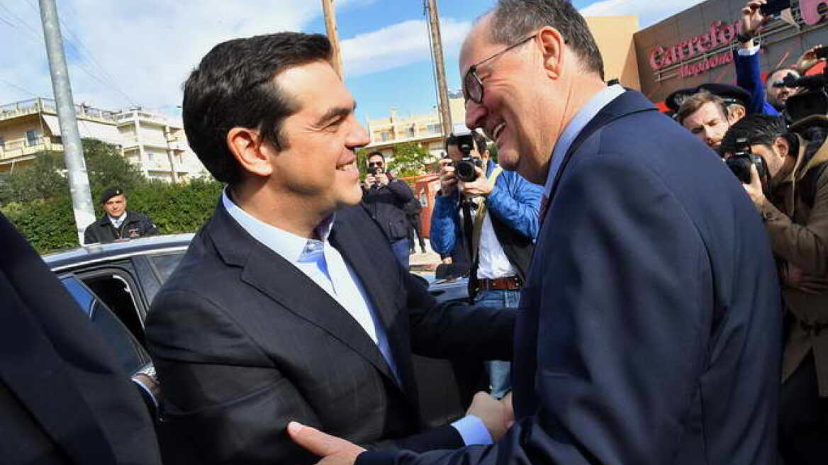   Τσίπρας: Κόβει κορδέλες εγκαινίων σε δρόμους και σχολεία, αλλά... «οι εκλογές θα γίνουν το 2019»