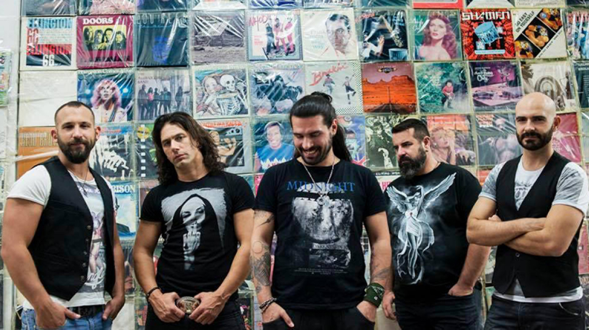 Τις νύχτες ντύνονται… 15 50