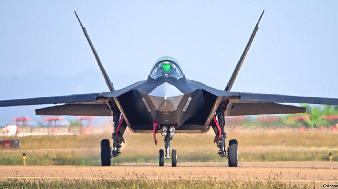 Η Κίνα «χτυπάει» την Lockheed: Παρουσίασε νέο μαχητικό που κοντράρει τα F-35