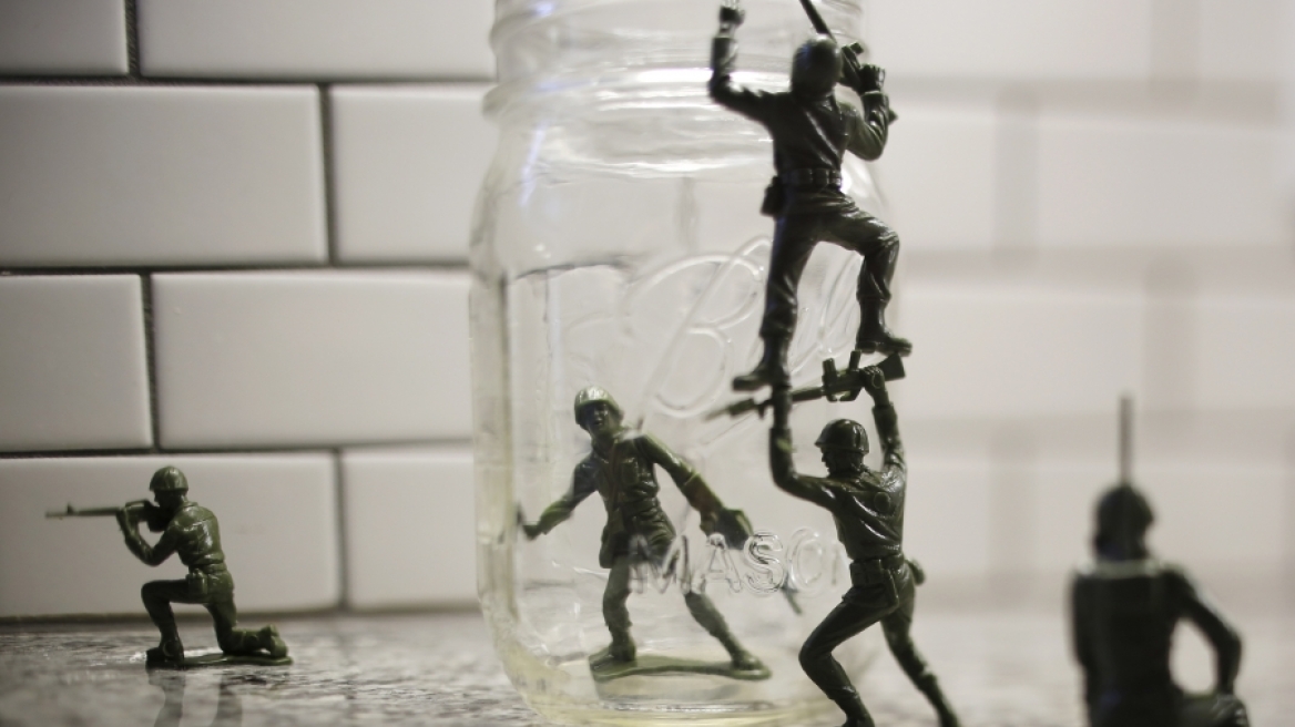 Δείτε πώς κατασκευάζονται τα θρυλικά πλαστικά στρατιωτάκια