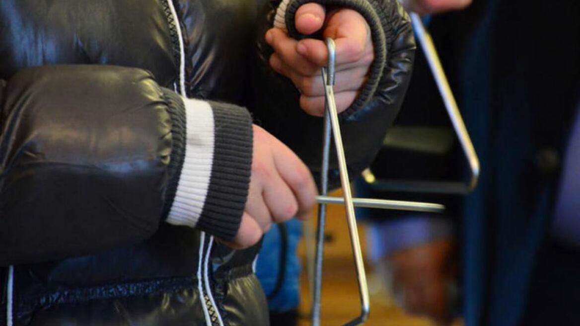 Συνελήφθησαν δύο άτομα που λήστεψαν ανήλικους που έλεγαν τα κάλαντα