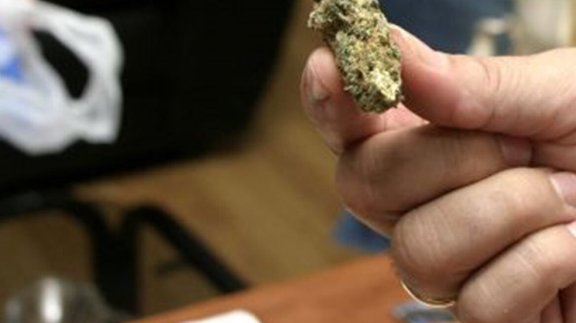 Πάτρα: Έκρυβε τα ναρκωτικά στο ασανσέρ, αλλά τα βρήκε ο συντηρητής! 