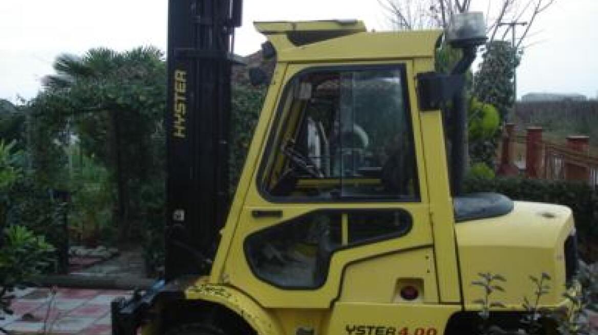 Πάτρα: Σήκωσαν με…κλαρκ πρέσα και εξαφανίστηκαν! 