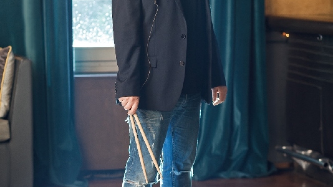 John Καγιούλης: Ο παραγωγός που ταρακουνά το Instagram