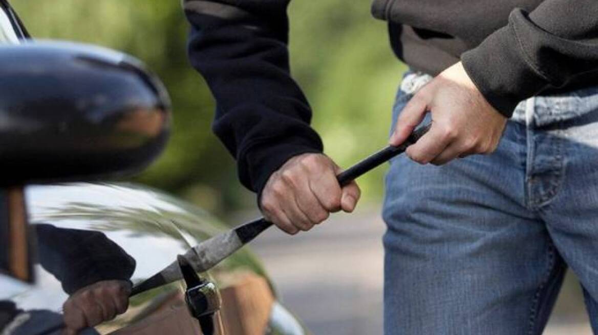 Μπαράζ διαρρήξεων σε οχήματα στα Χανιά