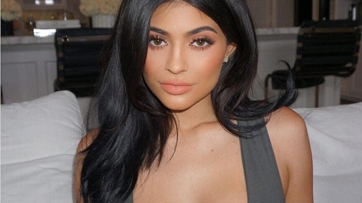 H 19χρονη τηλεπερσόνα με τις Rolls Royce, Ferrari και Maybach