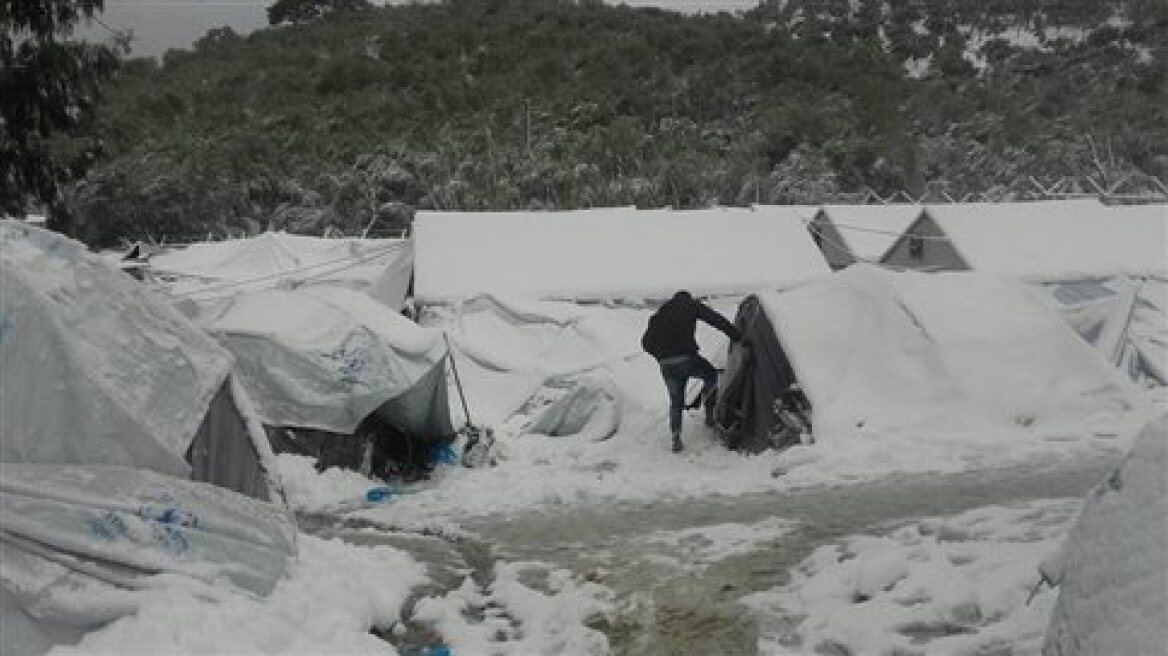  Refugees’ tents buried under the snow!
