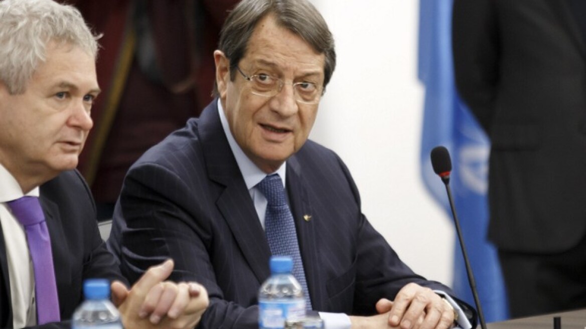 Γενεύη: Συνεχίζουν σε δείπνο Αναστασιάδης-Ακιντζί