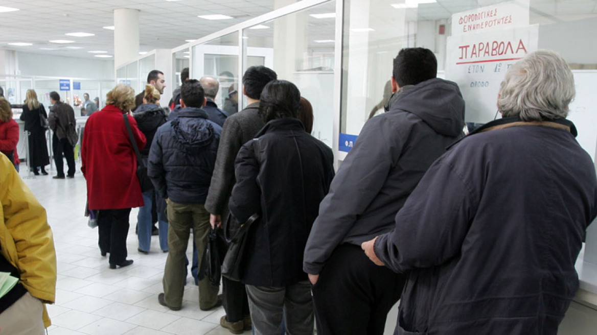 Στα 117 ευρώ η μίνιμουμ εισφορά ακόμα και για μηδενικό εισόδημα ή ανενεργά «μπλοκάκια»