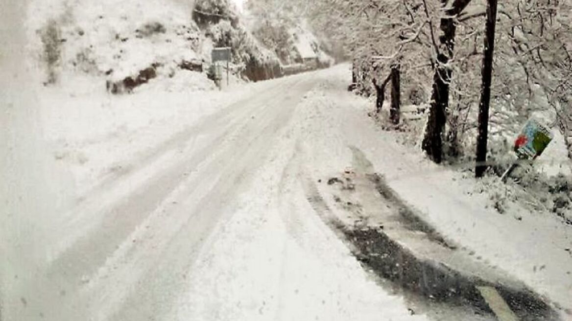 Beautiful rare images from snow-covered Greece! (AMAZING PHOTOS)